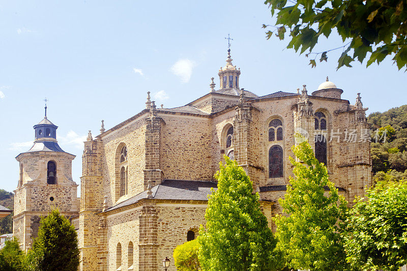 Santa大学教堂María, Villafranca del Bierzo, León，西班牙。